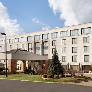 Embassy Suites By Hilton Piscataway Somerset Exterior photo